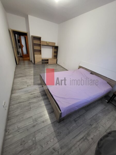Apartament cu 3 camere de vanzare in zona Straulesti