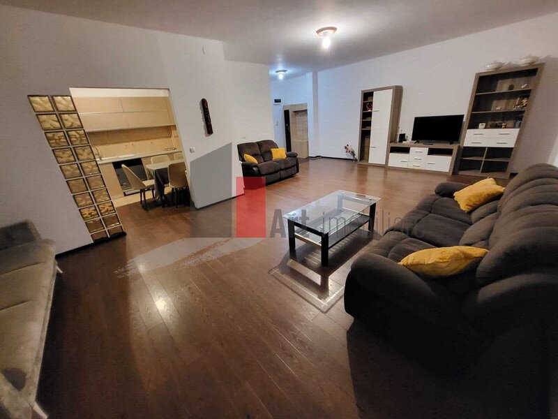 Apartament cu 3 camere de vanzare in zona Straulesti