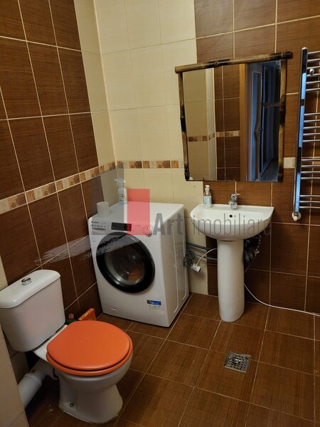 Apartament cu 3 camere de vanzare in zona Straulesti