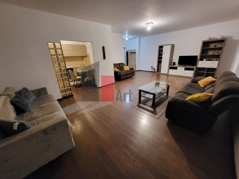 Apartament cu 3 camere de vanzare in zona Straulesti