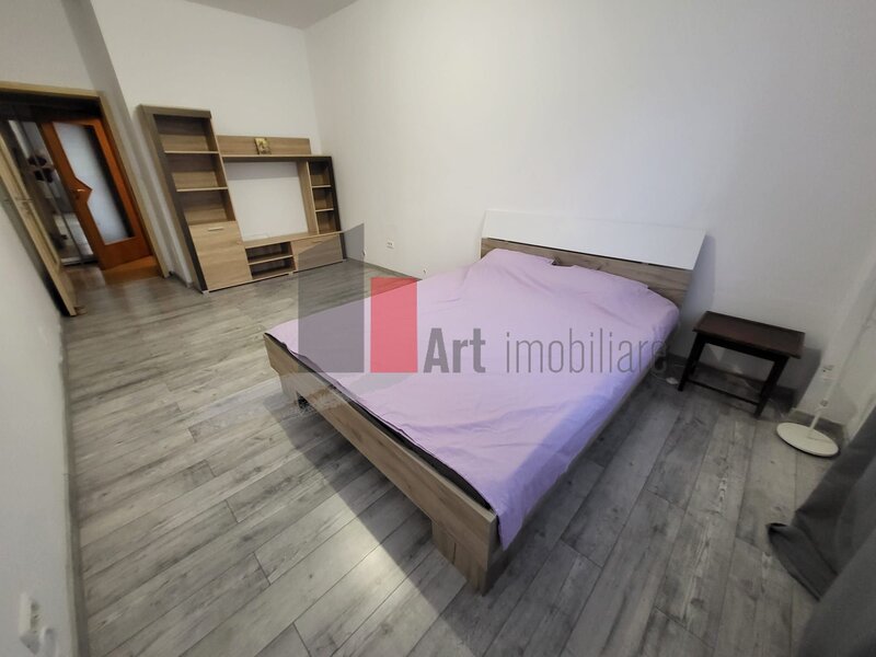Apartament cu 3 camere de vanzare in zona Straulesti