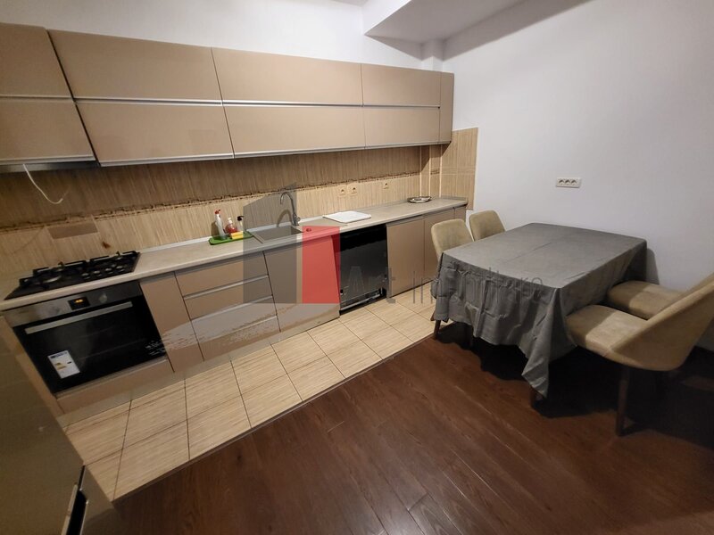Apartament cu 3 camere de vanzare in zona Straulesti