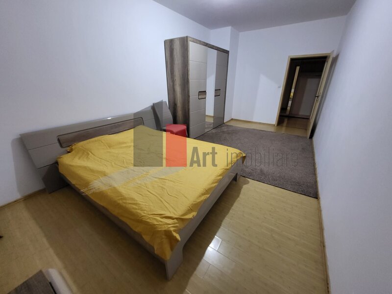 Apartament cu 3 camere de vanzare in zona Straulesti