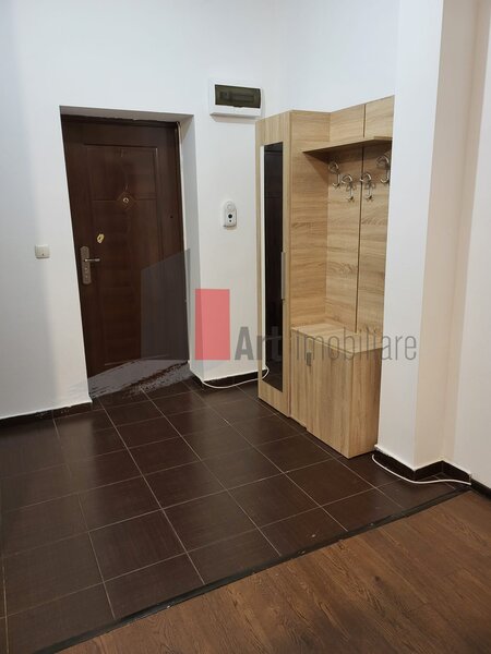 Apartament cu 3 camere de vanzare in zona Straulesti